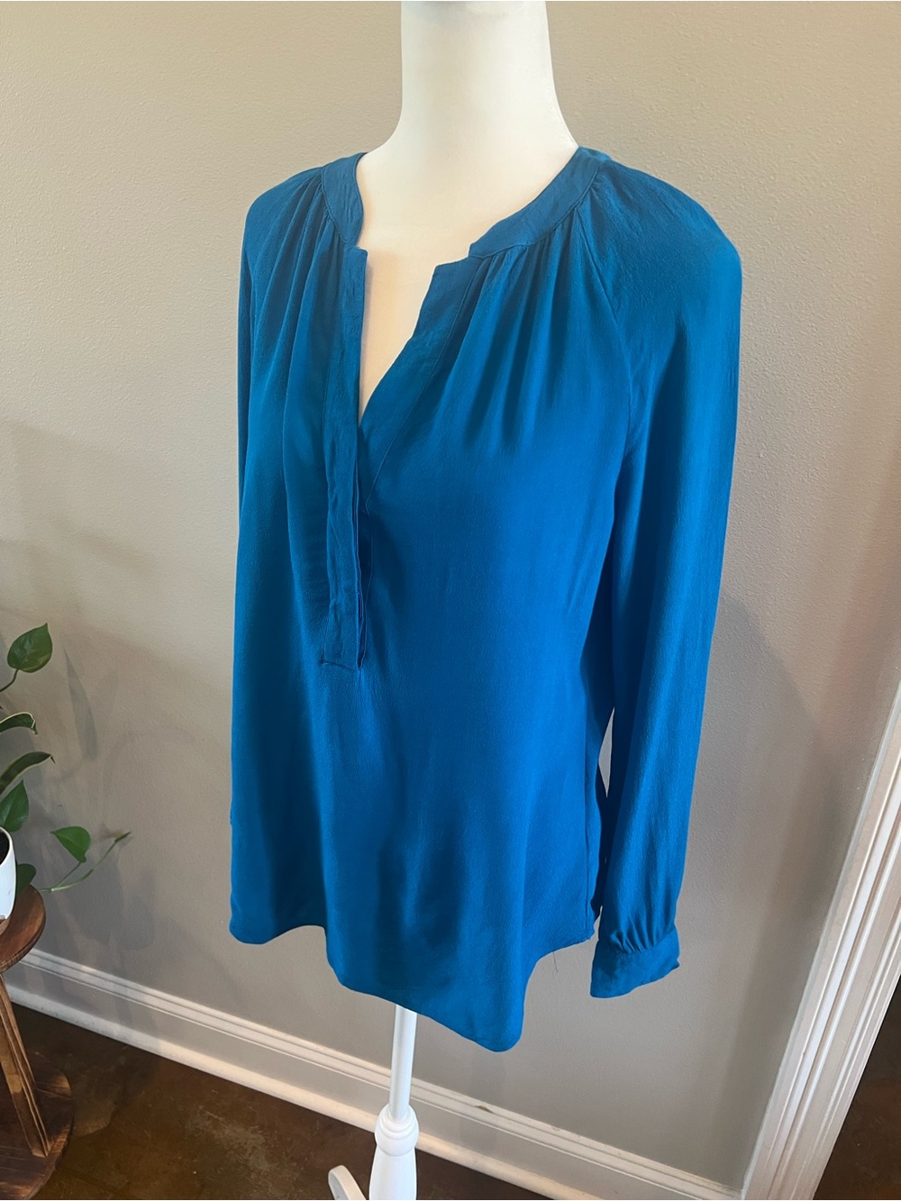 Banana Republic Teal Long-Sleeve V-Neck Peasant Blouse - Picture 3 of 8
